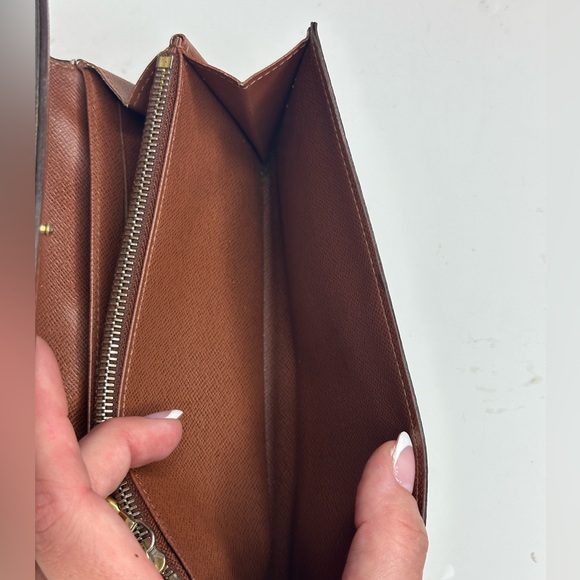 Louis Vuitton Sarah Wallet - Picture 10 of 13